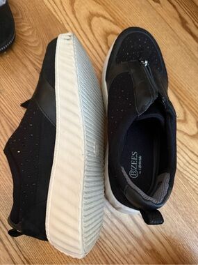 BZees Women's/Unisex Black Slip-On Platform Sneakers